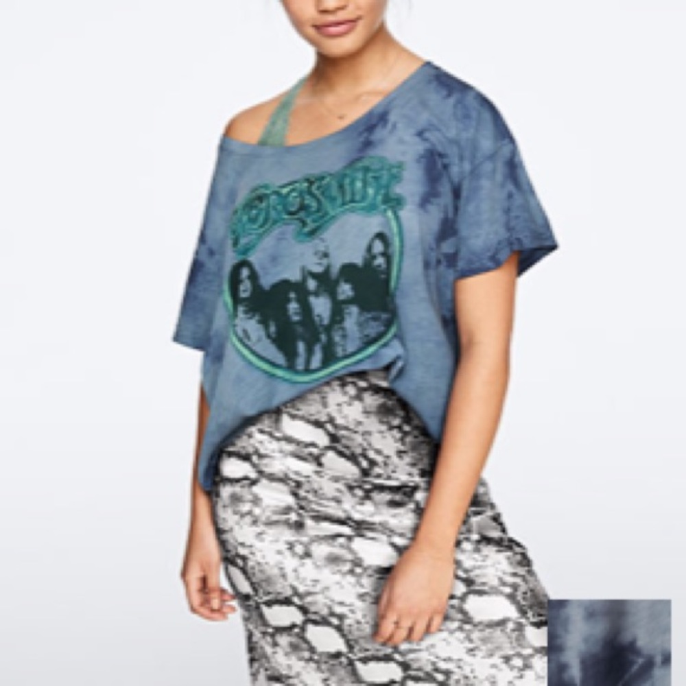 New Pink Victoria’s Secret Tee - Picture 1 of 4